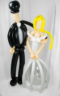 Lebensgroßes Brautpaar aus Luftballons