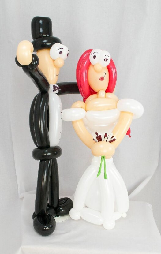 Brautpaar aus Luftballons - Braut mit roten Haaren