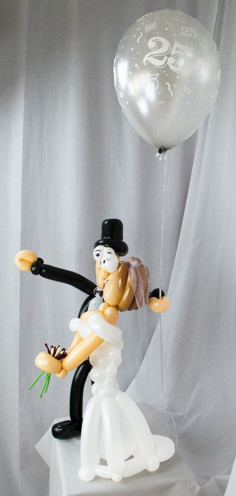 Brautpaar aus Luftballons Silberhochzeit
